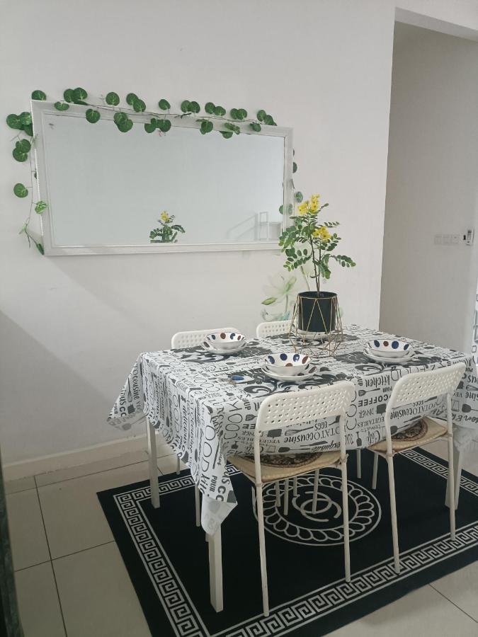 Cikta'Z Homestay Southville City Bangi Kampong Tangkas Экстерьер фото